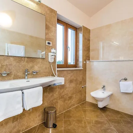 Vikendica Beautiful Home In Turcic With Wifi