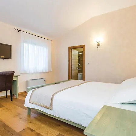 Vikendica Beautiful Home In Turcic With Wifi *