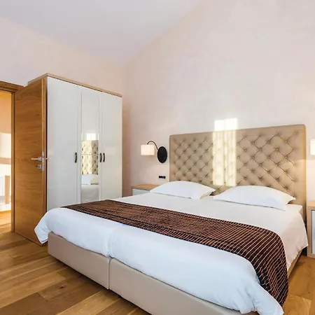 Vikendica Beautiful Home In Turcic With Wifi *