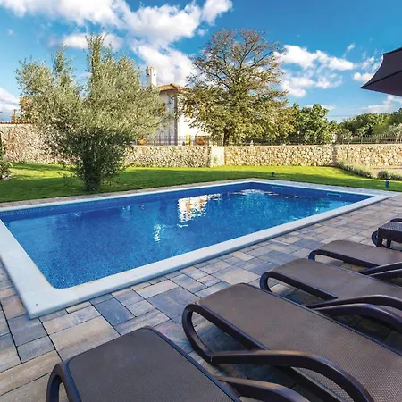 Beautiful Home In Turcic With Wifi * Vantacici