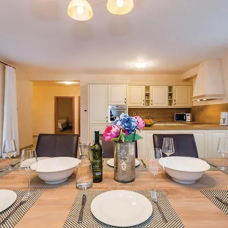 Beautiful Home In Turcic With Wifi *