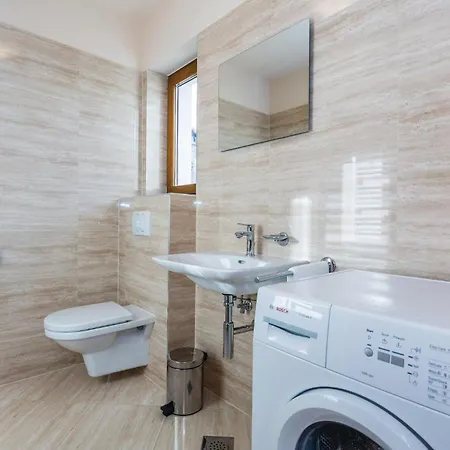 Beautiful Home In Turcic With Wifi Vantacici