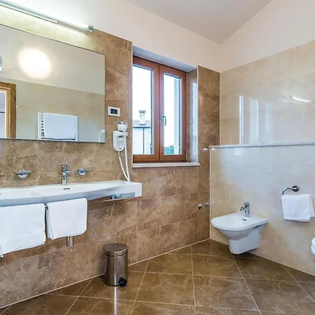 Beautiful Home In Turcic With Wifi Vikendica