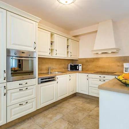 Beautiful Home In Turcic With Wifi