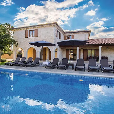 Beautiful Home In Turcic With Wifi Vikendica