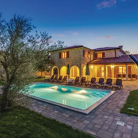 Beautiful Home In Turcic With Wifi * Vantacici