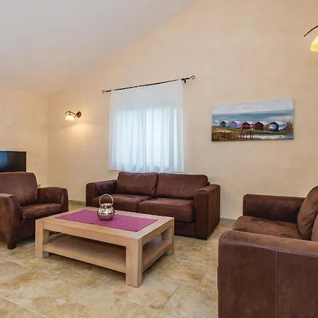 Beautiful Home In Turcic With Wifi