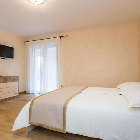 Beautiful Home In Turcic With Wifi Vikendica