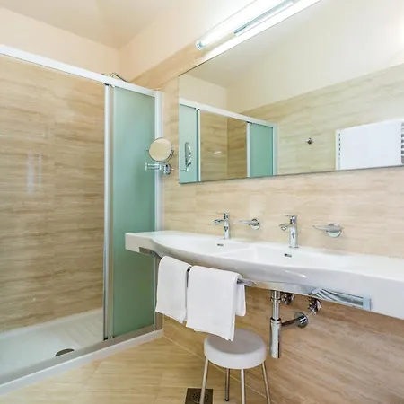 Beautiful Home In Turcic With Wifi *